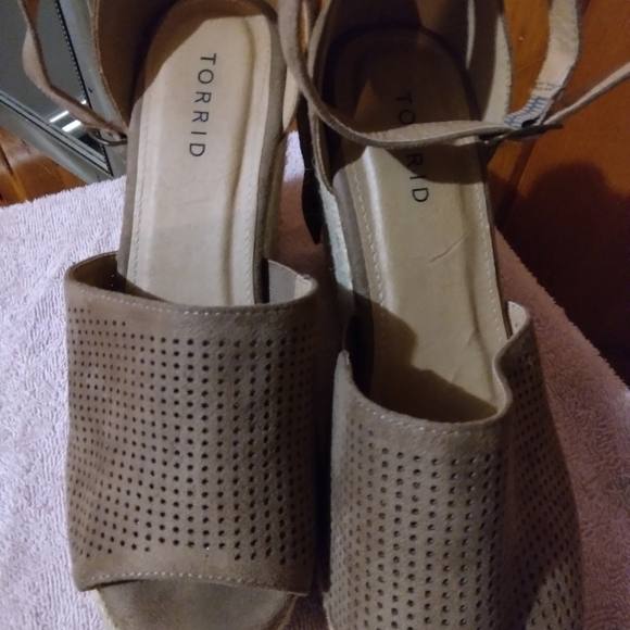 Torrid size 8 Wedges - Picture 4 of 5